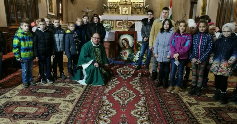 Urunk Bemutatása, azaz Gyertyaszentelő Boldogasszony ünnepe Tapolcán Szeretetláng átadással