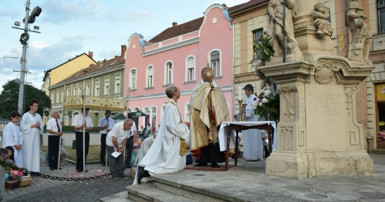 “VENITE, ADOREMEUS!” Úrnapi körmenet 2018 Tapolca